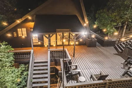 The Kingsley Hotel Отели рядом с достопримечательностью «Church of the Woods»