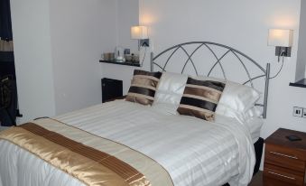 Farnham Hotel
