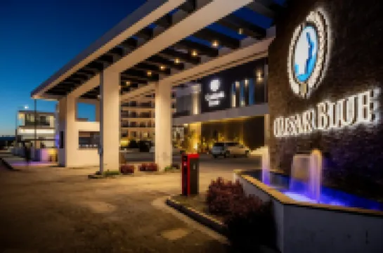 Caesar Blue Seaside Luxury Apartments Hotel di 