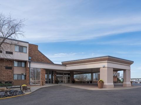 Holiday Inn & Suites ST. Cloud
