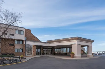 Holiday Inn & Suites ST. Cloud Hotel di Stasiun Cloud