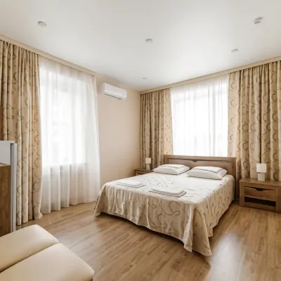 Hotel Platon โรงแรมใน