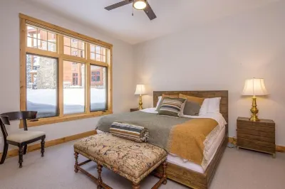 Location = Awesome! Plus a private Hot Tub!