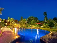 Bueng Bua Thong Resort Hotels near Wat Khao Din Temple
