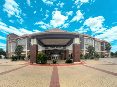 La Quinta Inn & Suites by Wyndham Houston Energy Corridor Hotels near Lion Square