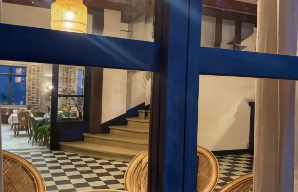 普拉坦尼斯酒店