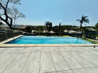 H & H Boutique & Spa - Pools
