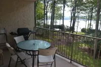 Cozy Pocono Mountain Escape Hôtels à : Penn Forest Township