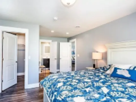 Cozy New Buffalo cottage with hot tub & fire pit.  Short walk to downtown! Hotels in New Buffalo