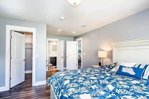 Cozy New Buffalo cottage with hot tub & fire pit.  Short walk to downtown! - 3-Star