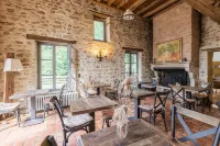 Demeures et Châteaux Le Moulin des Templiers Hôtels à : Avallon