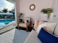 Pelican Motor Inn - Pools