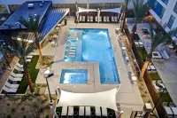 Hampton Inn & Suites Las Vegas Convention Center - Rooftop Pools