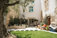 Palais Aoma, hôtel Particulier de Luxe en Provence Hotels in L'Isle-sur-la-Sorgue