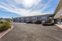 Motel 6 Needles, CA - parking