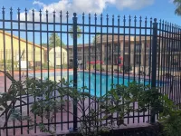 Days Inn by Wyndham Lake Charles - Pools