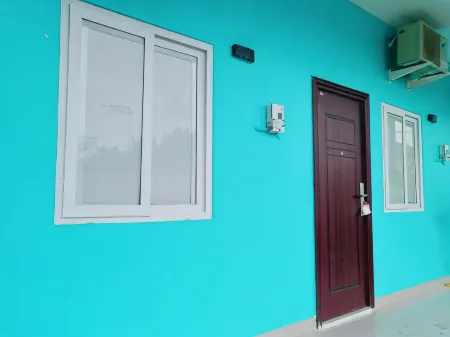 Shiva Home Syariah RedPartner Near Alun Alun Tegal Отели рядом с достопримечательностью «Tek Hay Kiong Temple»