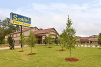 Scottish Inn & Suites - Conroe - Parking