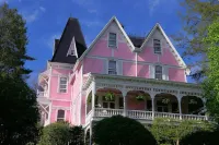 Cedar Crest Inn - Jacuzzi