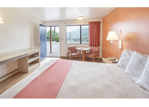 Motel 6 Gold Beach, or - parking