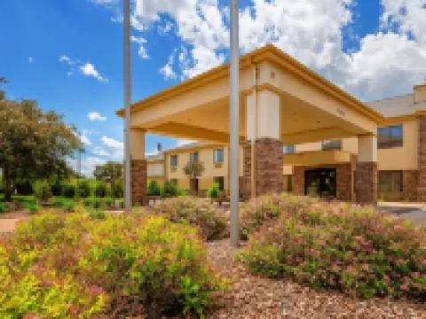 คอมฟอร์ต อินน์แอนด์สวีทส์ แบล็คริเวอร์ฟอลส์ ถนนไอ-94 โรงแรมในJackson County