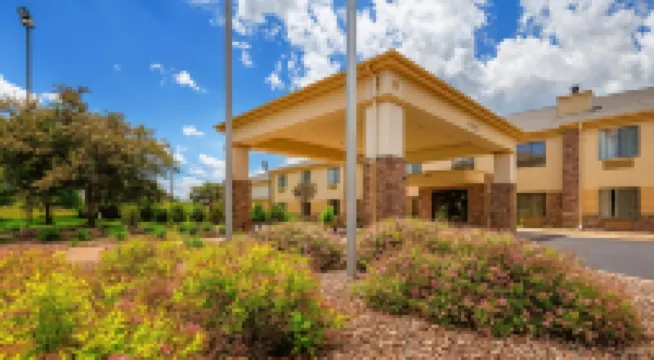 คอมฟอร์ต อินน์แอนด์สวีทส์ แบล็คริเวอร์ฟอลส์ ถนนไอ-94