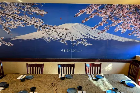 La Quinta Inn & Suites by Wyndham San Francisco Airport West Отели рядом со станцией Милбрей-Стейшен