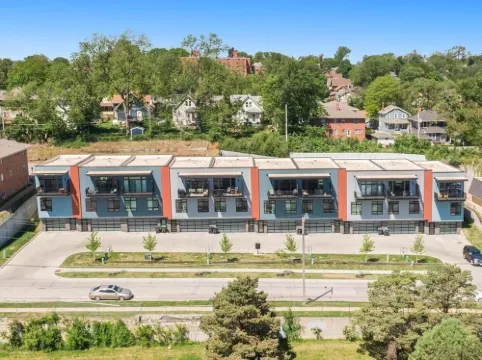 Luxury Midtown Townhome near UNMC