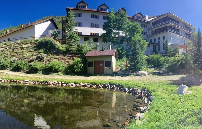 Monarch Mountain Lodge