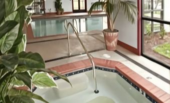 Rogue Regency Inn & Suites