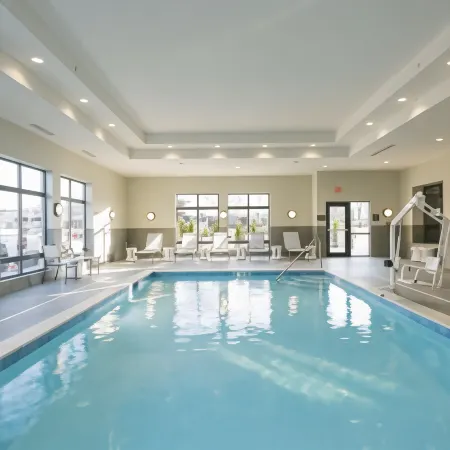 Hampton Inn & Suites West Lafayette Отели рядом с достопримечательностью «Университет Пердью в Департмент оф Фисикс энд Астрономи»