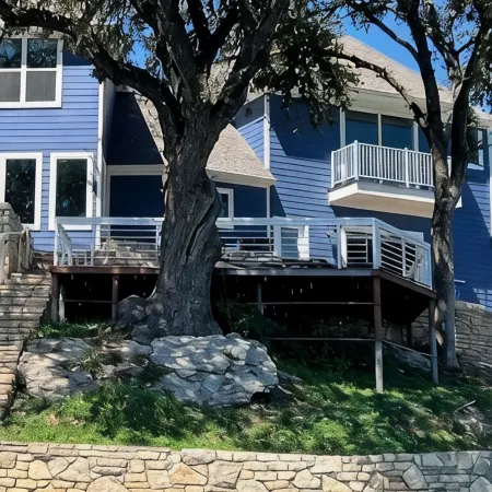 Lake Granbury Cottage, Just steps from the historic square!