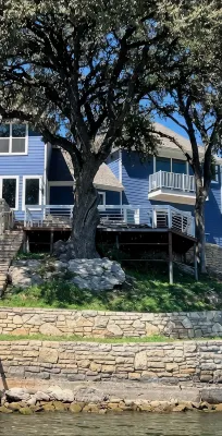 Lake Granbury Cottage, Just steps from the historic square!