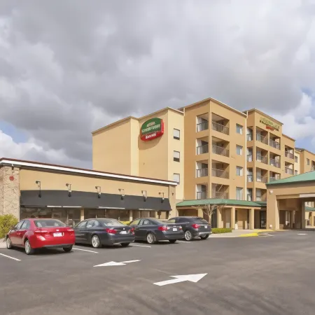 Courtyard Somerset Отели рядом с достопримечательностью «Ukrainian Cultural Center»