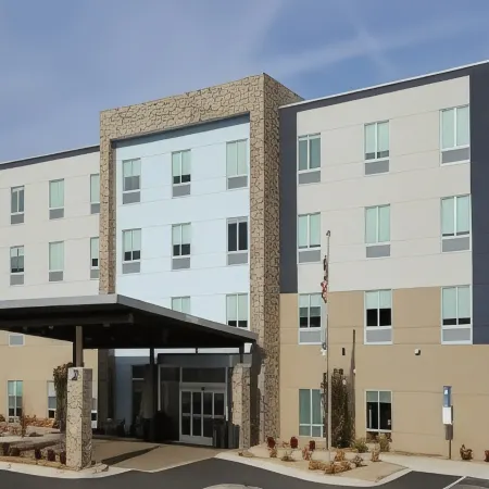 Holiday Inn Express & Suites MACON NORTH by IHG