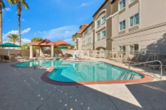 La Quinta Inn & Suites by Wyndham Phoenix I-10 West