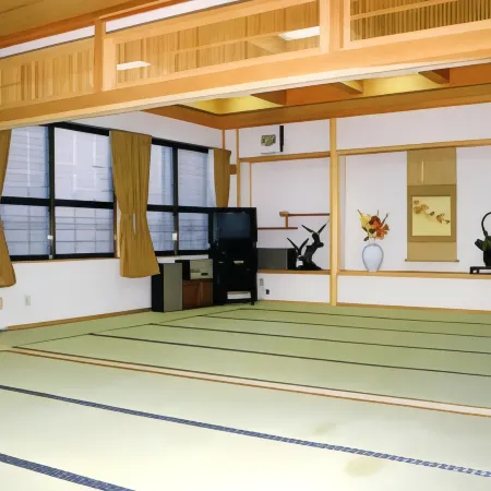 Tatsumi Ryokan Отели рядом с достопримечательностью «Железнодорожный вокзал Сага»