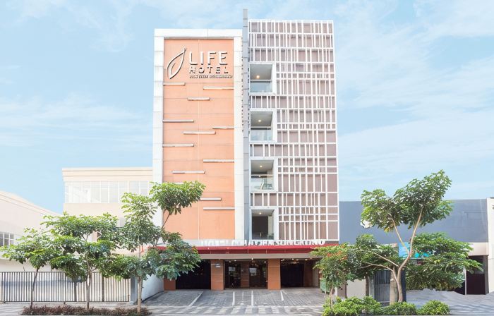 Life Hotel Mayjend Sungkono