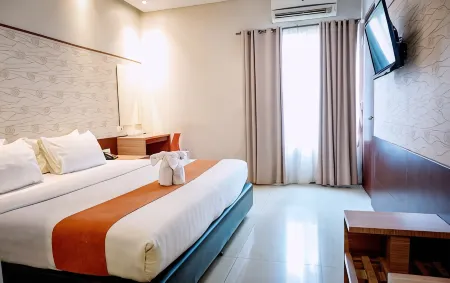 Andelir Hotel Simpang Lima Semarang Отели рядом с достопримечательностью «Лима»