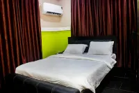 House Eleven Hotels and Apartments