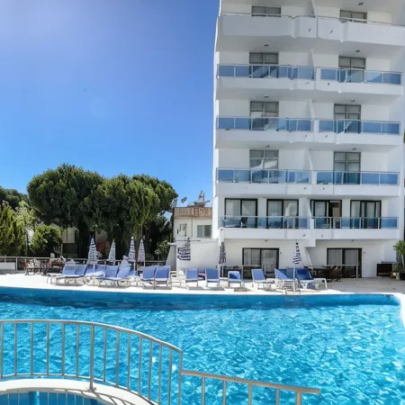 Ponz Hotel