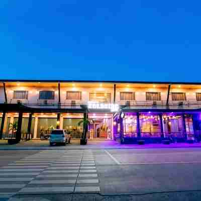 Estancia Roadside Inn by RedDoorz Hotel Exterior