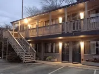 Lighthouse Cove Inn Hotels in Bandon
