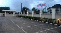 Grand Inn & Suites - parking