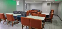 La Quinta Inn by Wyndham Champaign - breakfast