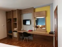 Asia Lampang Hotel Hotels near Wat Chai Mongkhon