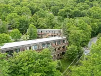 Tranquility Beech: 2Br Condo Steps from the Resort--Parking Lot Level: No Stairs Hotels in Beech Mountain
