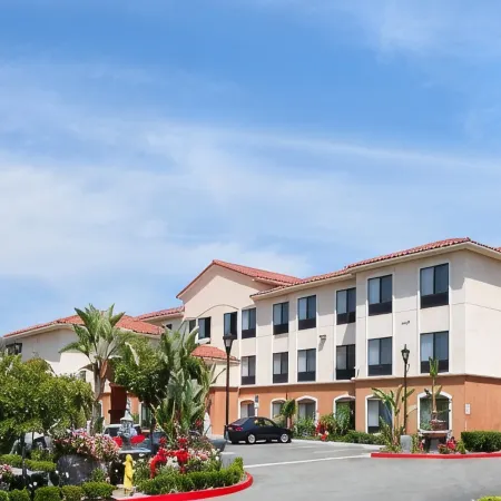 Holiday Inn Express & Suites LAKE FOREST - IRVINE EAST by IHG