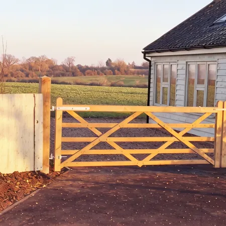 Cosy and Equipped, Pvt Garden, Direct Access to Public Footpath, Dog Friendly.
