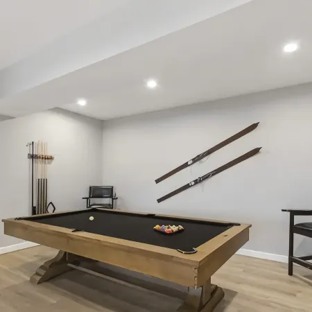 Mountain View’s with Hot Tub & Pool Table on Beech Mountain. Sleeps 10.